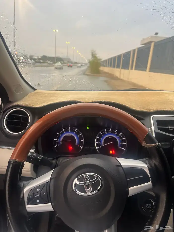 للبيع تويوتا راش سياره عائليه واقتصاديه 13