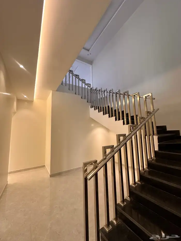 للبيع روف دور علوى وملحق بسعر ممتاز 620 الف خميس مشيط 15