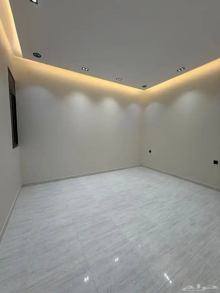 للبيع دور أرضي بحوش تصميم فخم وسعر عادل قرب باحص وضمك 21