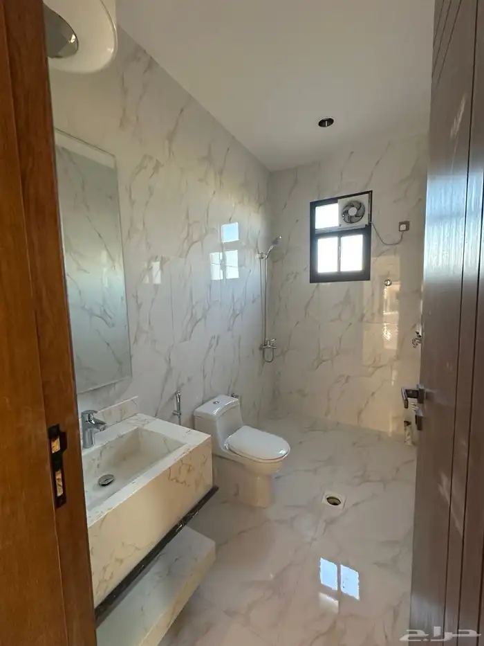 للبيع شقق ارضيه خميس مشيط مداخل سياره مستقله والسعر 550 الف 14