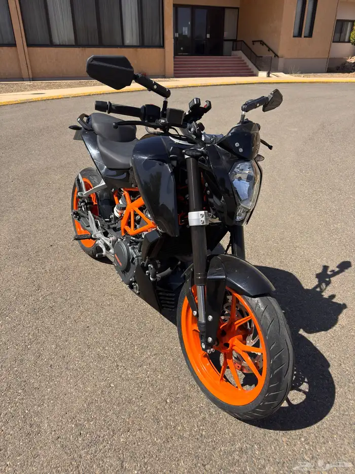 KTM Duke 390 موديل 2014 ماشي 2807 كم فقط 1