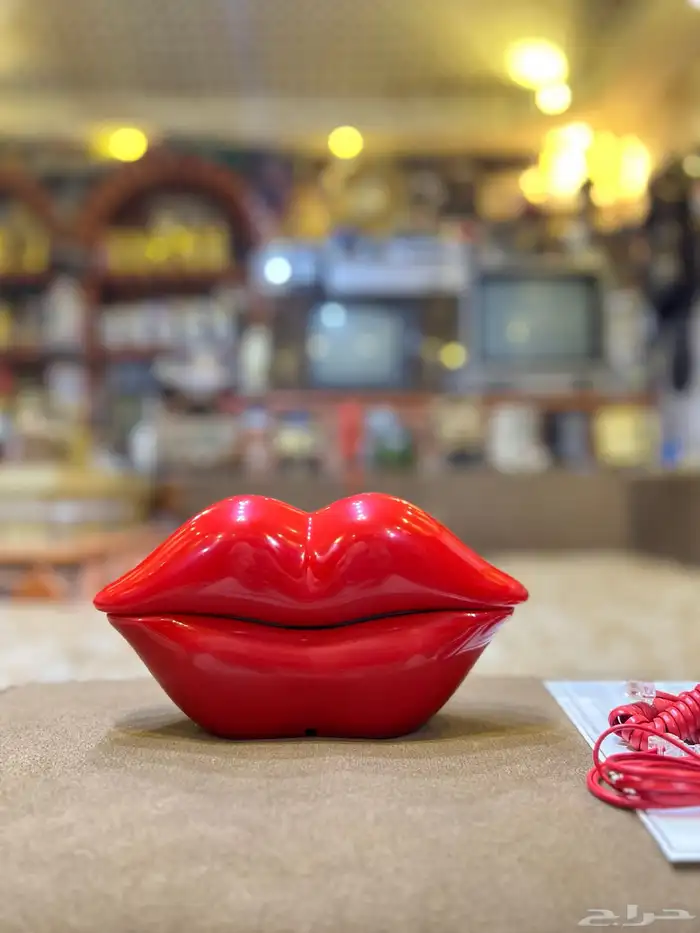 تليفون احمر نادر قديم تراثي مخزن 0