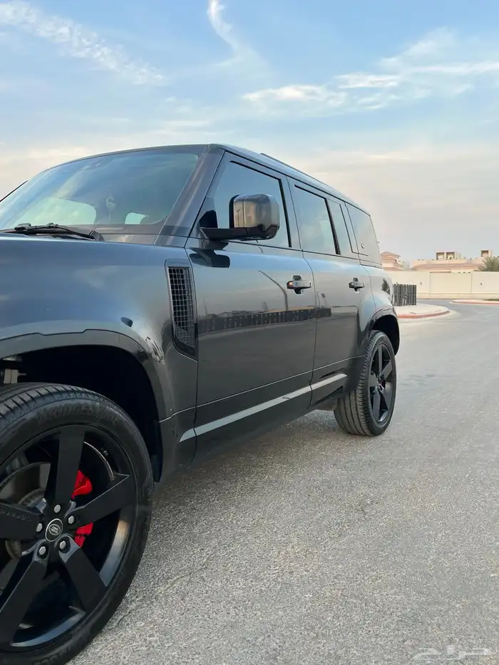 ديفندر 2023 SE P300 13