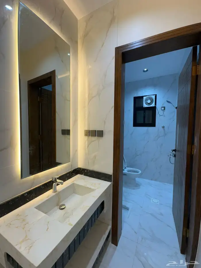 للبيع شقق ارضيه خميس مشيط مداخل سياره مستقله والسعر 550 الف 9