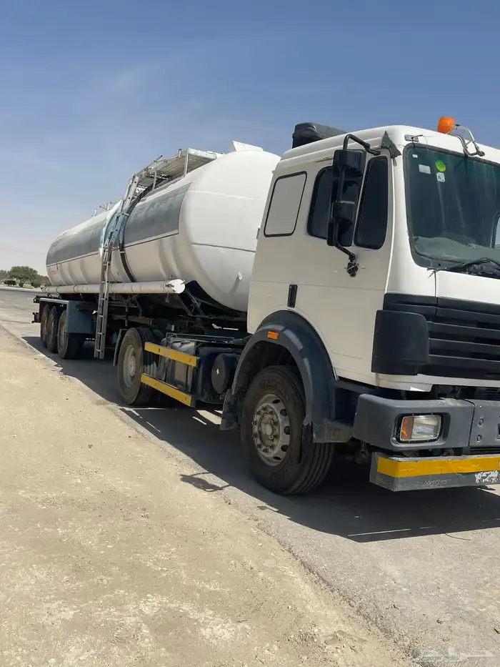 للبيع معدات صندوق قلاب 20 متر وتانكي ماء حلو 0