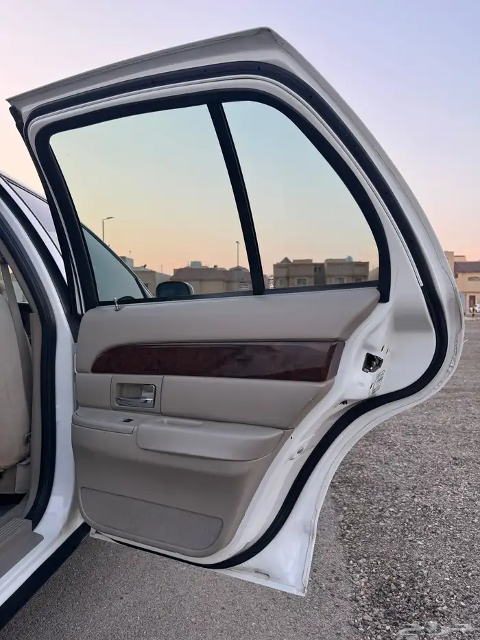 فورد قراند ماركيز 2010 10