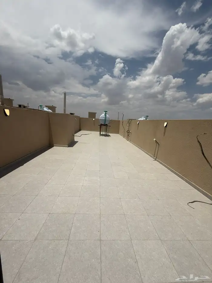 للبيع شقق علويه بمصعد جاهز وسطح خاص بحي الضيافه 18