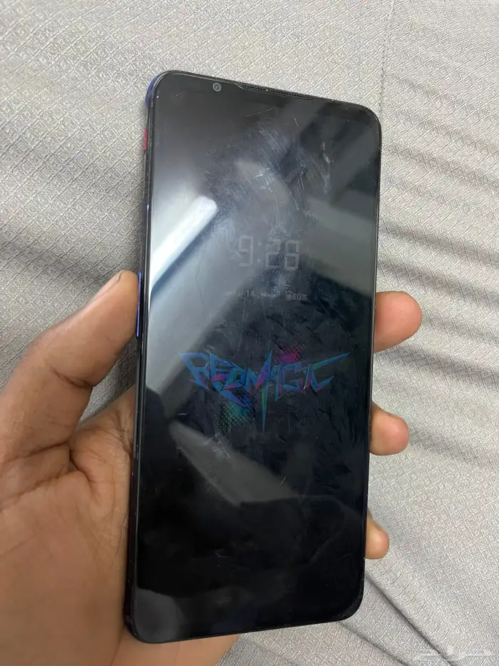 جهاز ريد مجيك 6 الجهاز نضيف فيه مدخل الشريحه مكسور بس تشتغل 6