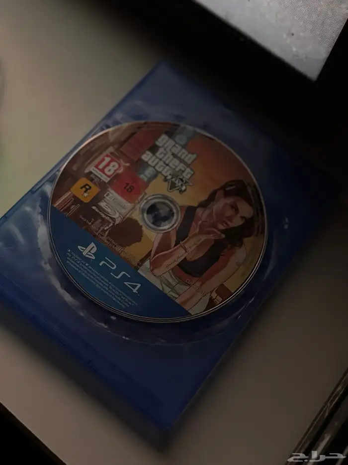 سوني 4 وملحقاته مع كيبورد مع شريط قراند و فيفا 22 3