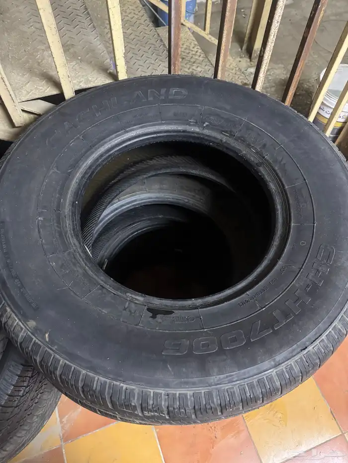 للبيع كفرات شبه جديده 275 70 16 3