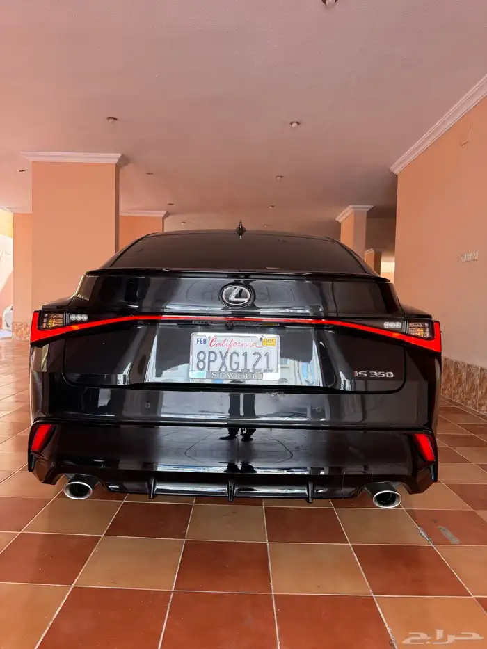 لكزس IS 350 F 2023 فل 10