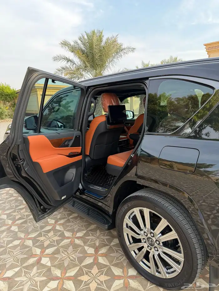 لكزس VIP - LX600 بلاك اديشن موديل 2023 بريمي 21