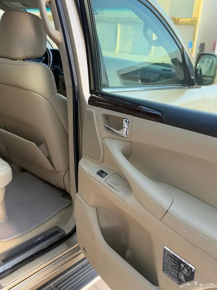 جيب لكزس LX570 موديل 2009 فل كامل 16