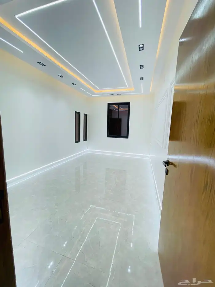 للبيع شقق تمليك علوي مع سطح موقع متميز جدا وسط الخدمات 8