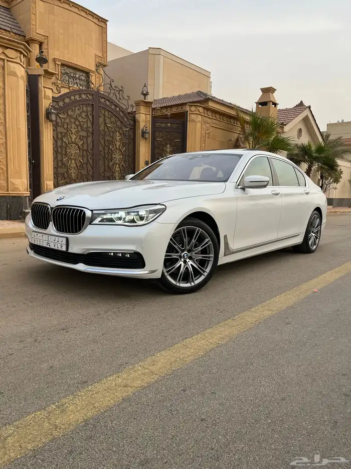 بي ام دبليو 730 2019 مخزن 8