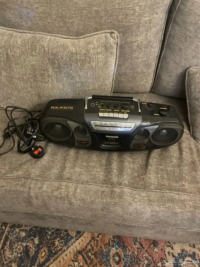 سماعات طويله للبيع بقيمة 250 قابل للمكاسره 0