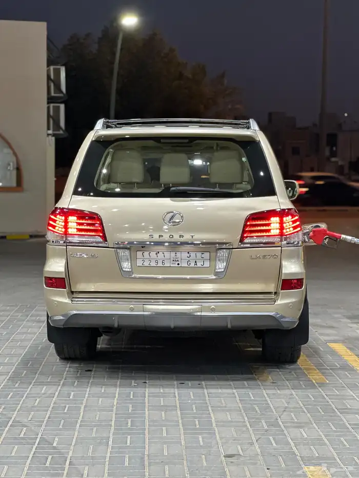 جيب لكزس LX570 موديل 2009 فل كامل 5