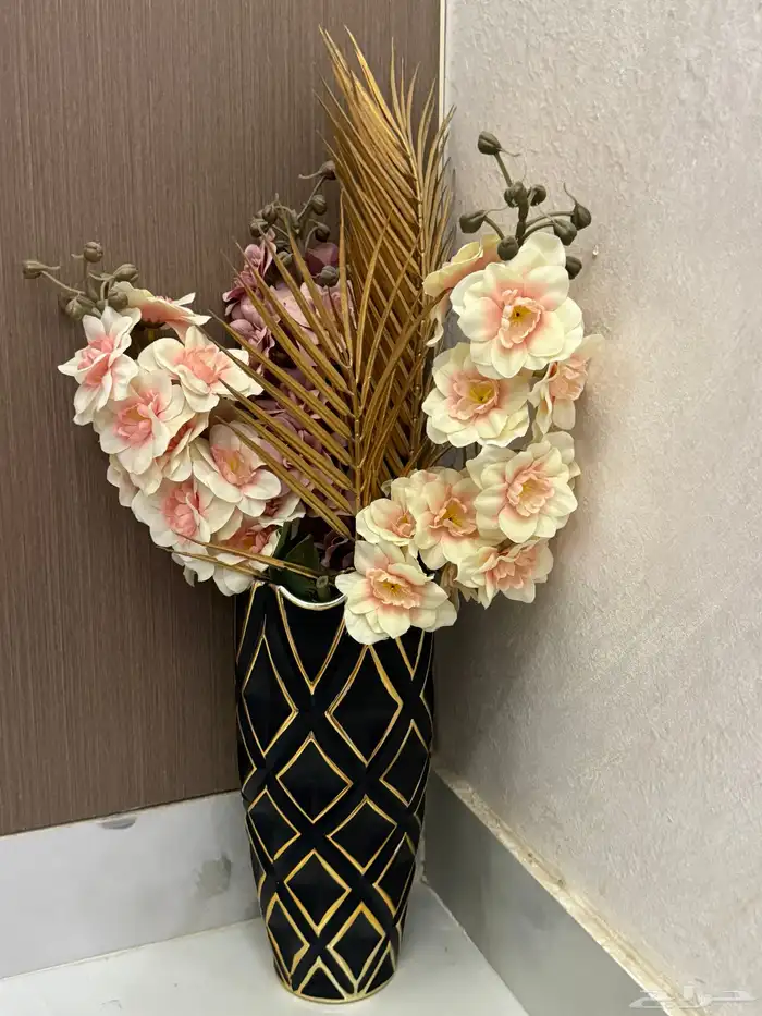 مزهريه مع الورد حجمها كبير تقريبا  50 1