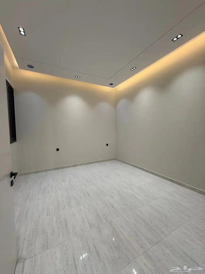 للبيع دور أرضي بحوش تصميم فخم وسعر عادل قرب باحص وضمك 20