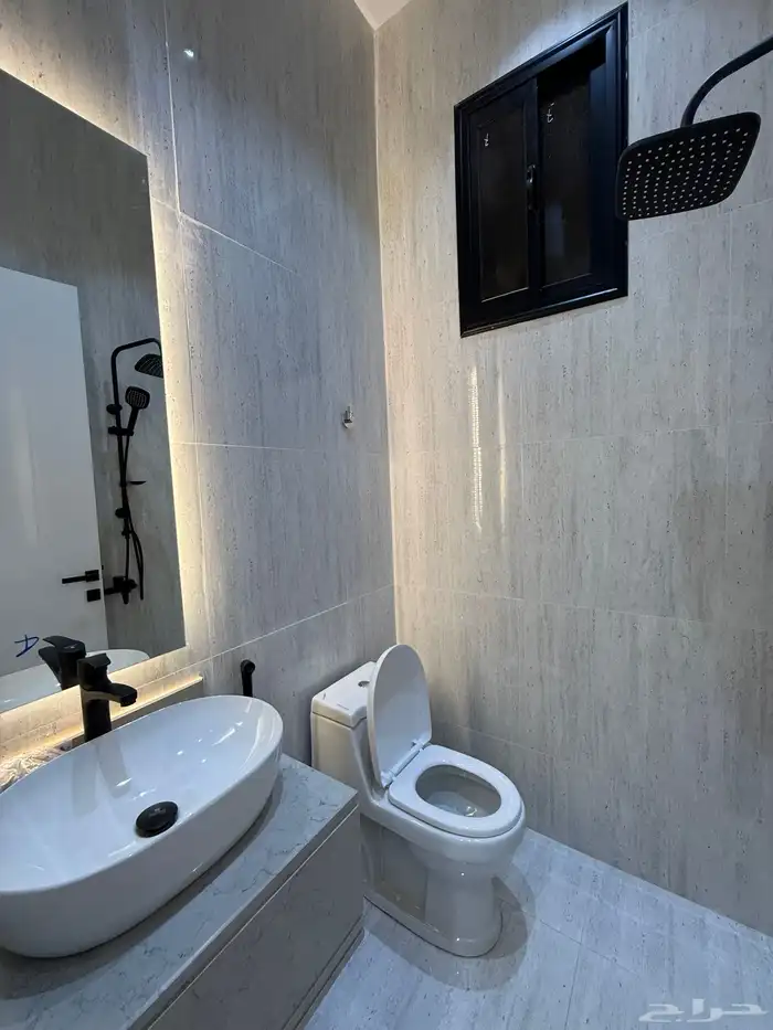 للبيع دور أرضي بحوش تصميم فخم وسعر عادل قرب باحص وضمك 22