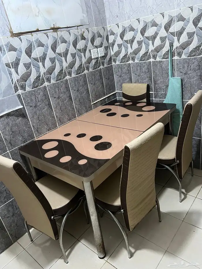 طاولة الطعام 0