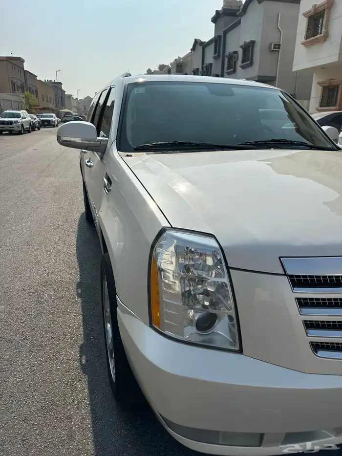 اسكاليد 2013 طويل ESV ممشى 195 الف كيلو الجميح 3