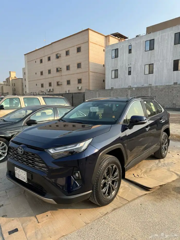 للبيع رافور هايبرد اعلى فئة مديل 2024 مخزنه ممشى 3000 فقط 3