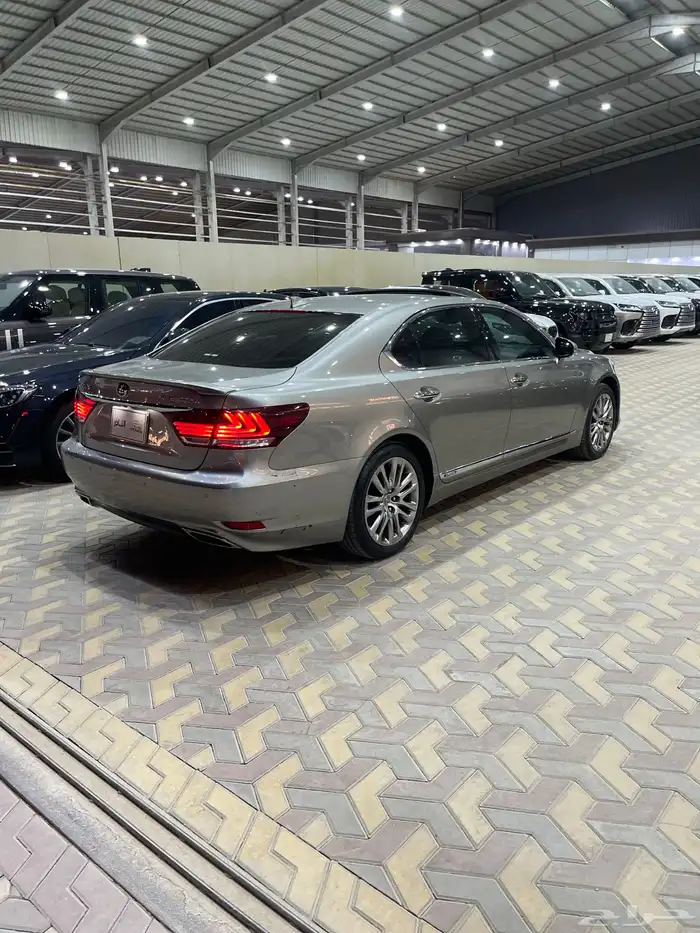 لكزس Ls600h L سعودي 2015 عداد قليل 4