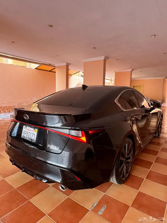 لكزس IS 350 F 2023 فل 18