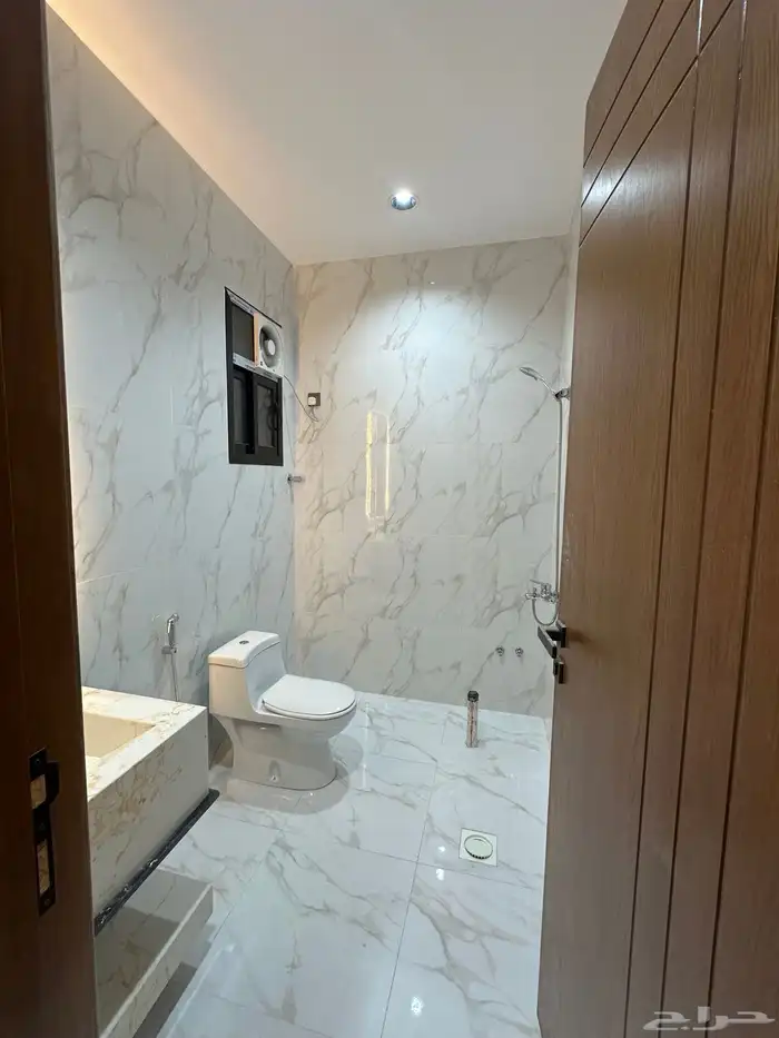 للبيع شقق ارضيه خميس مشيط مداخل سياره مستقله والسعر 550 الف 10