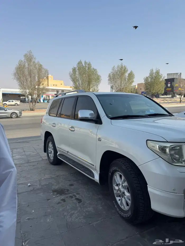 جيب لاندكروزر 8