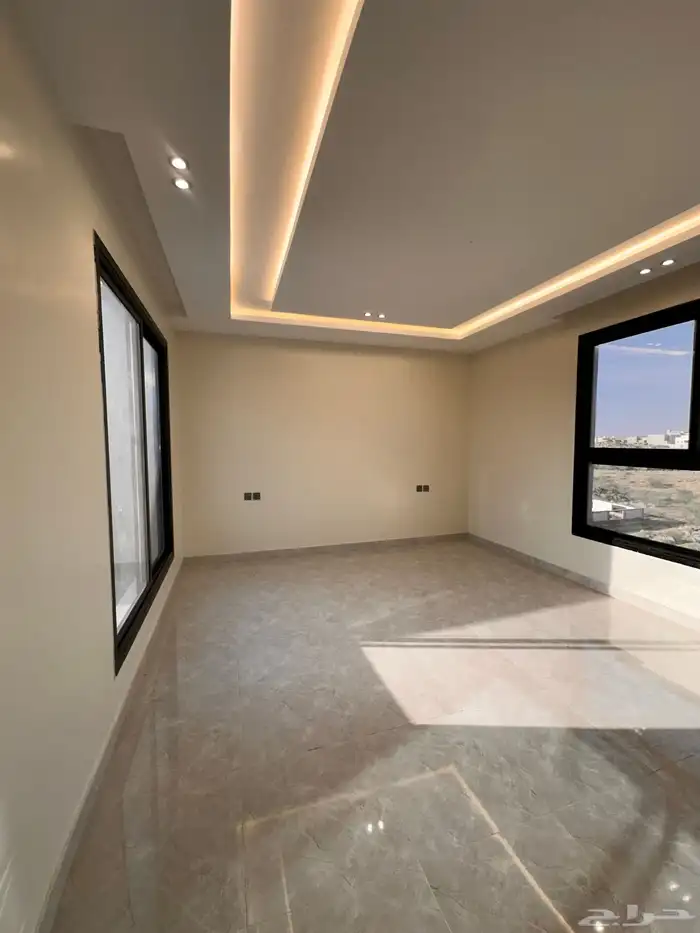 للبيع روف دور علوى وملحق بسعر ممتاز 620 الف خميس مشيط 25