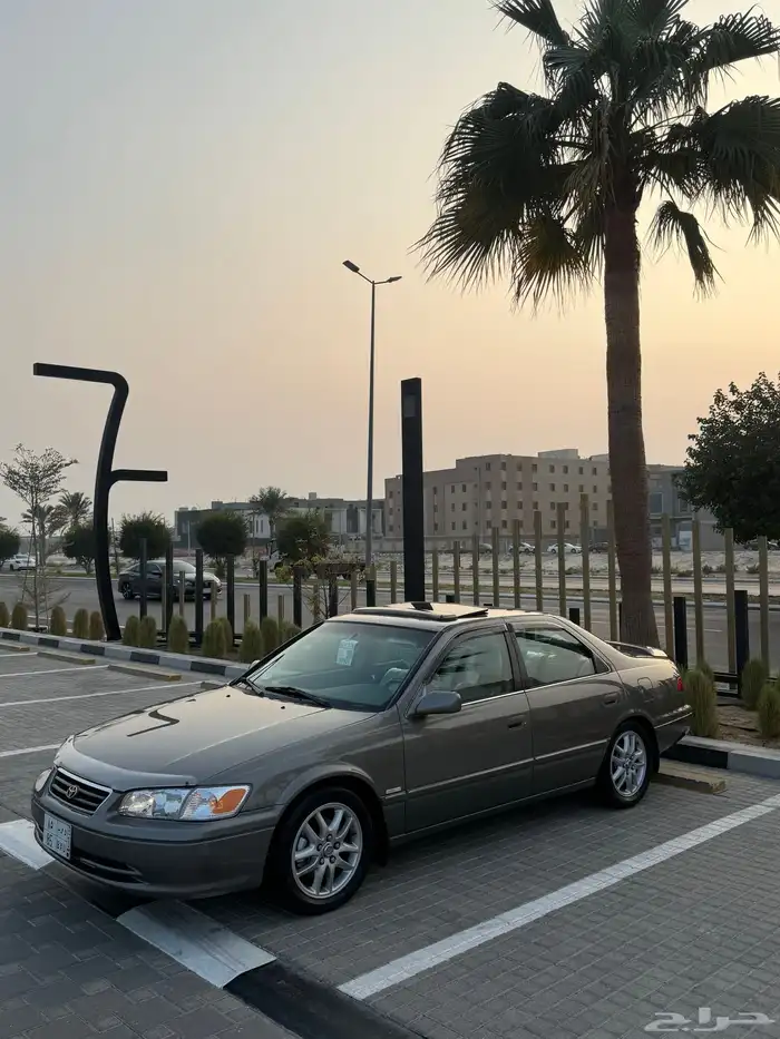 للبيع كامري 2000 7