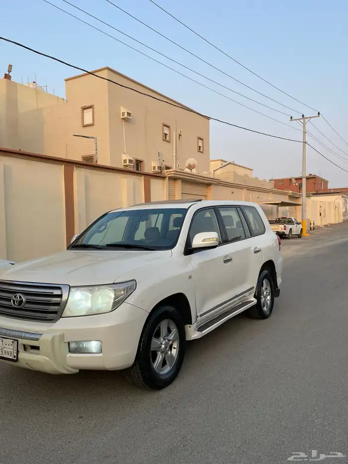 جيب لاندكروزر 2010 للبيع 4