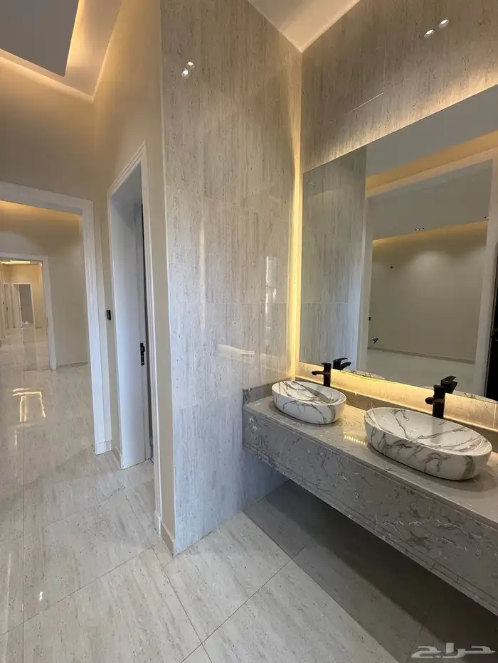 للبيع دور أرضي بحوش تصميم فخم وسعر عادل قرب باحص وضمك 6