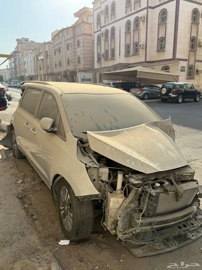 للبيع كيا كارنفال مصدومه 3