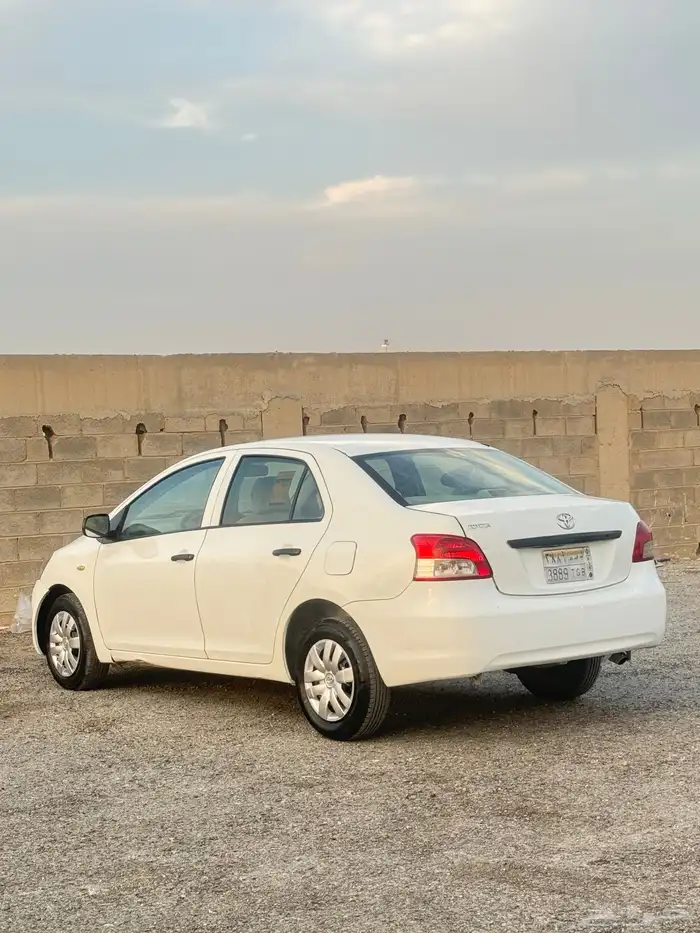 يارس 2011 قير عادي للبيع 4