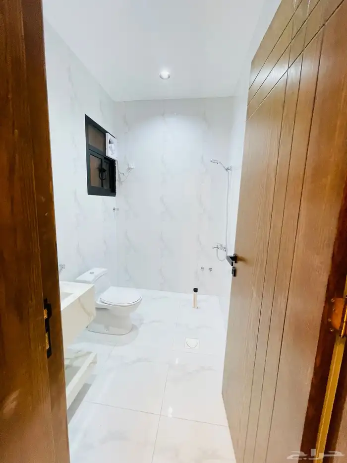 للبيع ادوار ارضي بحوش مدخل سيارة من 550 الف شمال الخميس 20