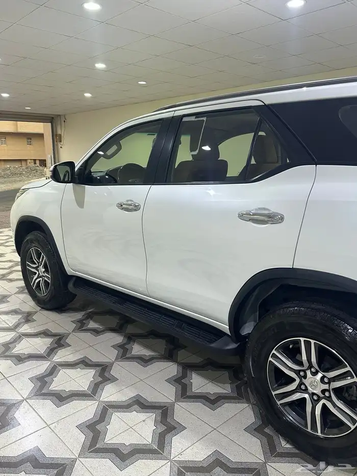 فورشنر 6 سلندر 2023 وكالة خالي من الرش 8