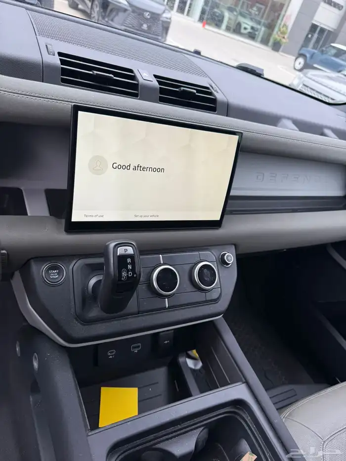 للبيع ديفندر موديل 2023 - SE شاشه كبيره وارد كندا 9