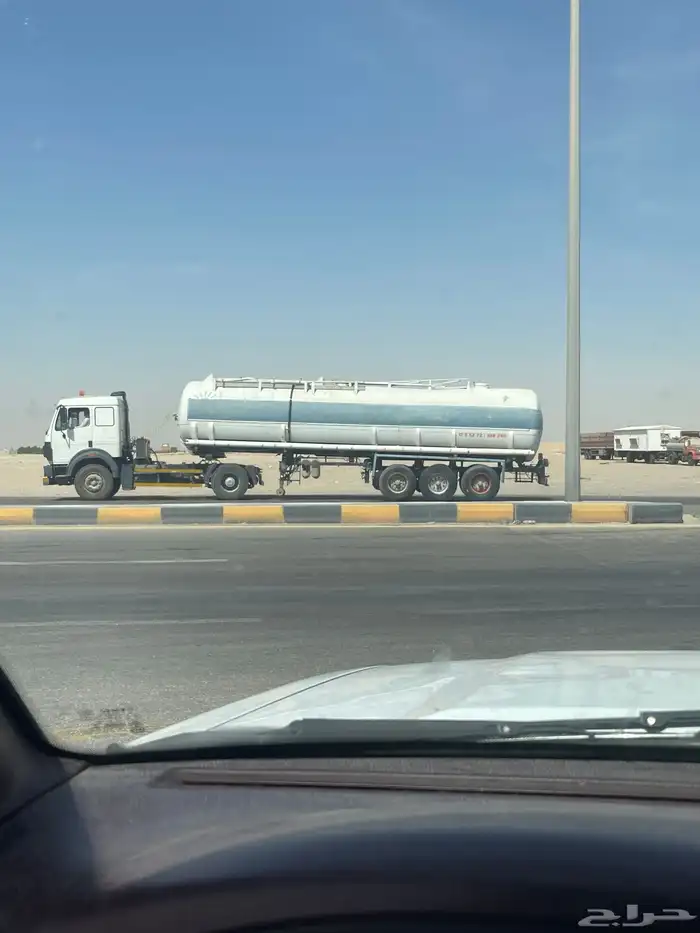 للبيع معدات صندوق قلاب 20 متر وتانكي ماء حلو 3