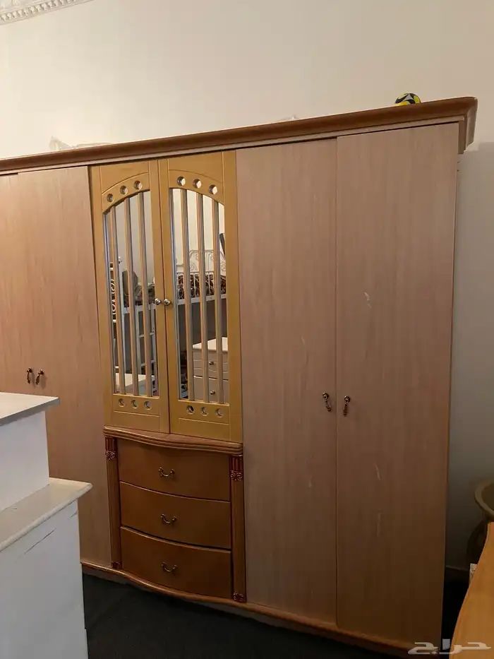 ناوان   دولاب كبير مع تسريحة 0