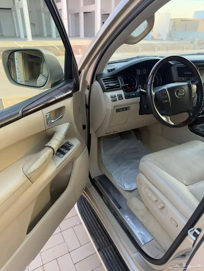 جيب لكزس LX570 موديل 2009 فل كامل 21