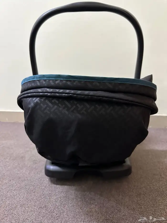 GRACO Baby Car Seat - Almost New 4