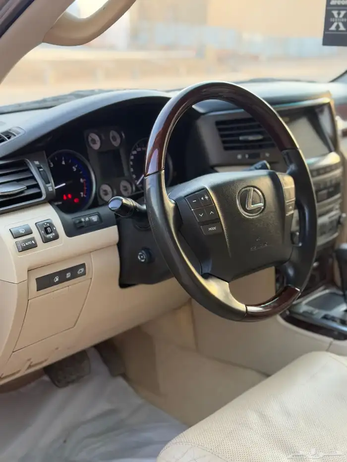 جيب لكزس LX570 موديل 2009 فل كامل 20