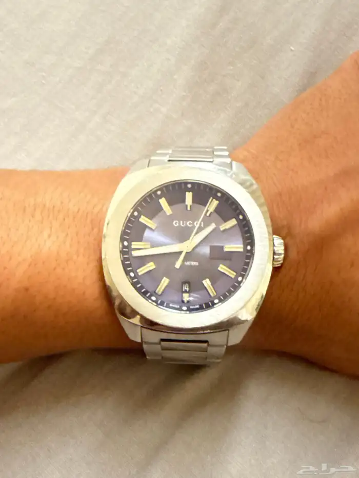 ساعه يد قوتشي للرجال لون أزرق داكن والسوار من الفولاذ . 2