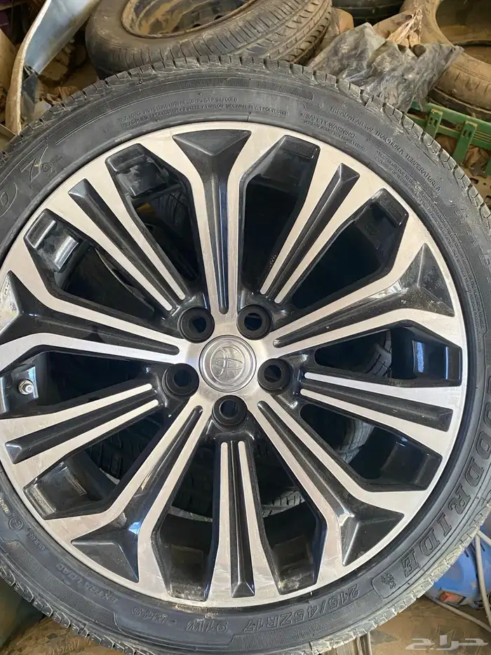 جنوط مع الكفرات كورولا موديل 2024 استخدام شهر فقط 0