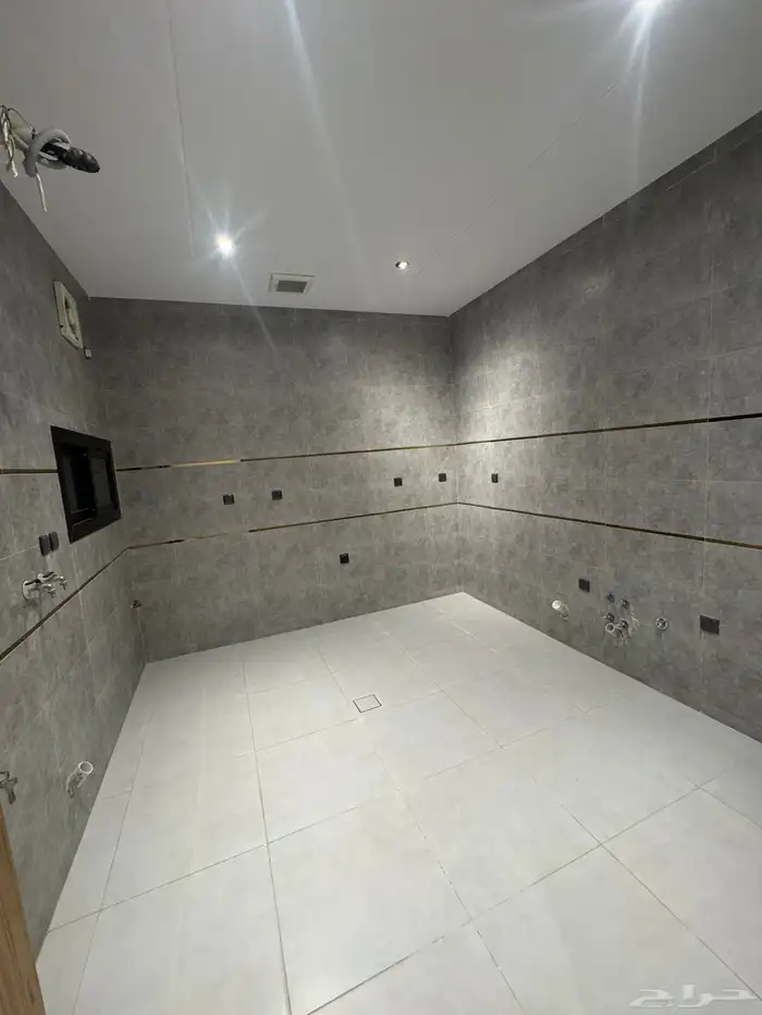 شقة تمليك فاخر اربع غرف في مخطط درب الحرمين حي الفيحاء 4