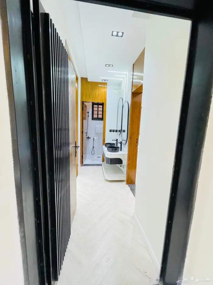 للبيع شقق تمليك علوي مع سطح موقع متميز جدا وسط الخدمات 5