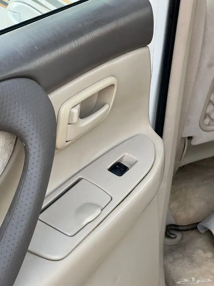 لاندكروزر V-XR نص فل 2004 13